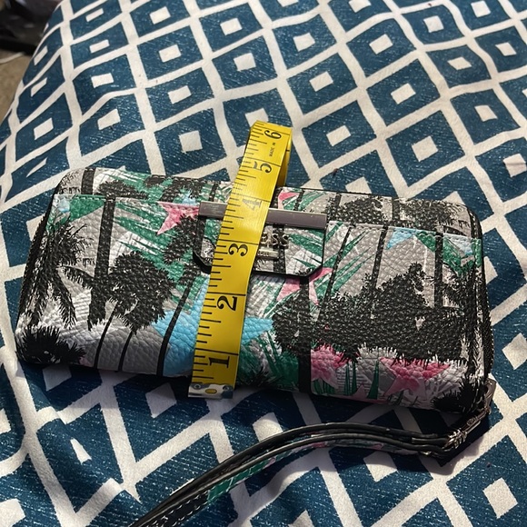 Guess tropical colored zip around wallet wristlet - Picture 4 of 6